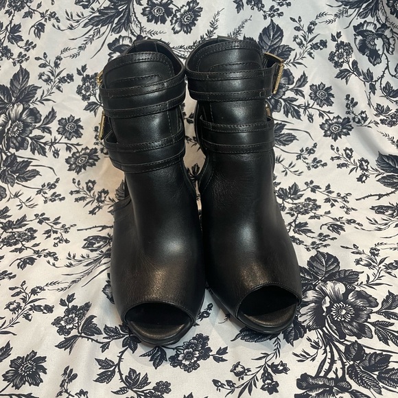 Michael Kors Black leather open-toe ankle boots with gold buckle detail - Picture 2 of 5